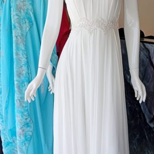 فستان الأحلام الأبيض